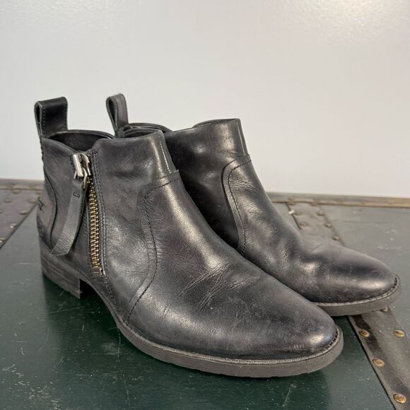 UGG Women's Aureo  Zipper Ankle Bootie- Black - Size 7 - Picture 1 of 4